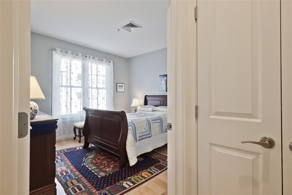 15 Middle Street, 308