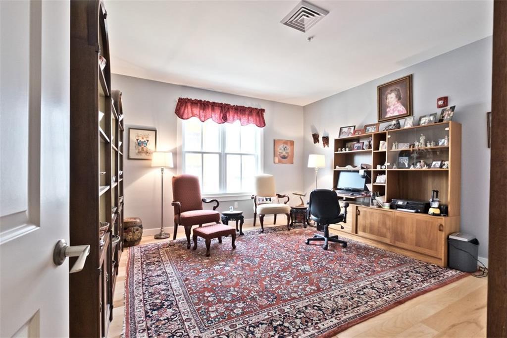 15 Middle Street, 308