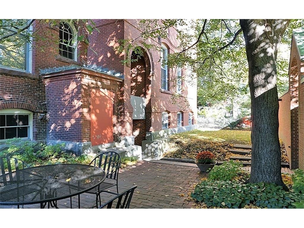 22 Carroll Street, 10