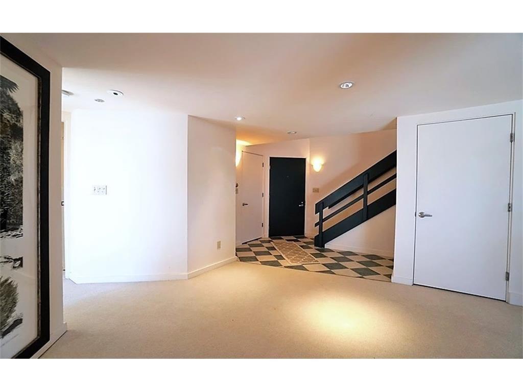22 Carroll Street, 10