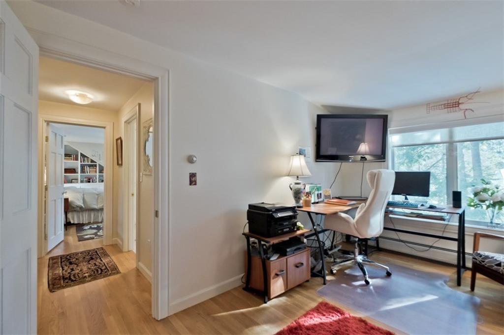24 Applegate Lane, 24