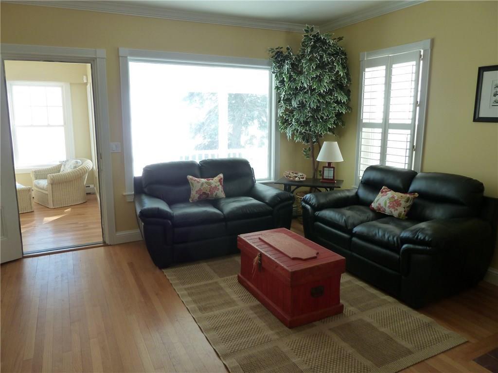 2 Bay Avenue