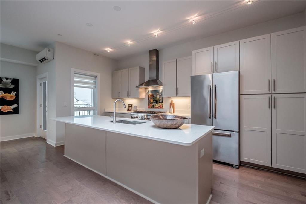 113 Newbury Street, 410