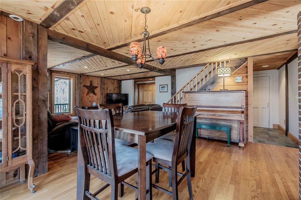 20 Little Pond Road