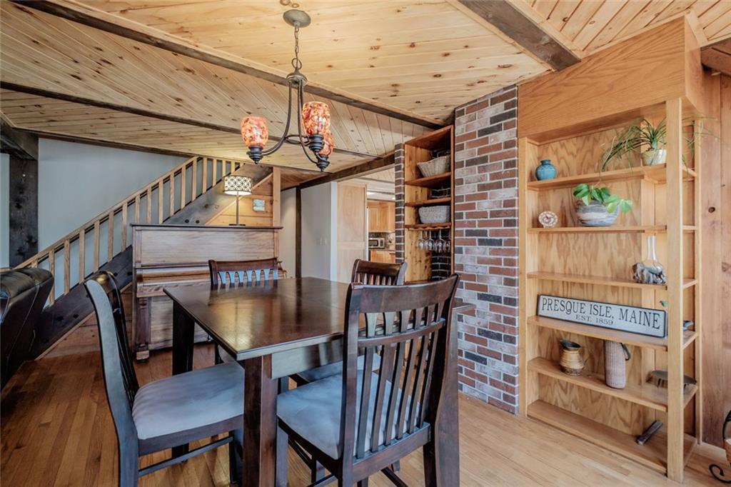 20 Little Pond Road