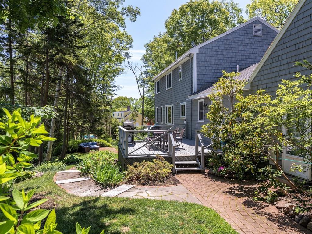 30 Hunts Point Road