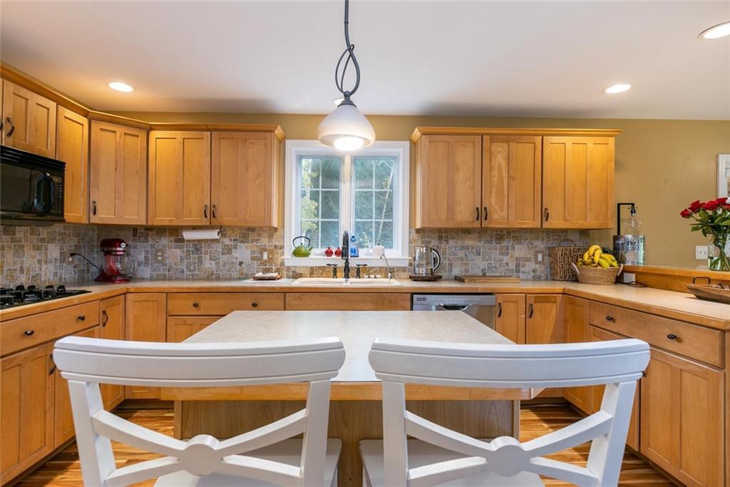 15 Goldenwood Drive