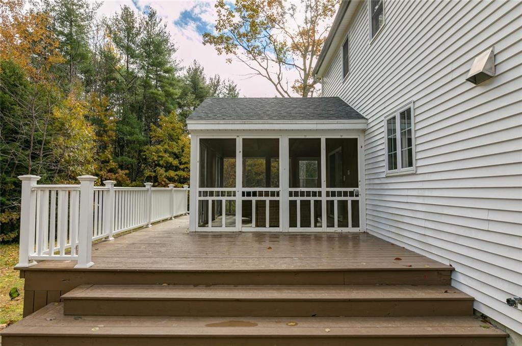 15 Goldenwood Drive