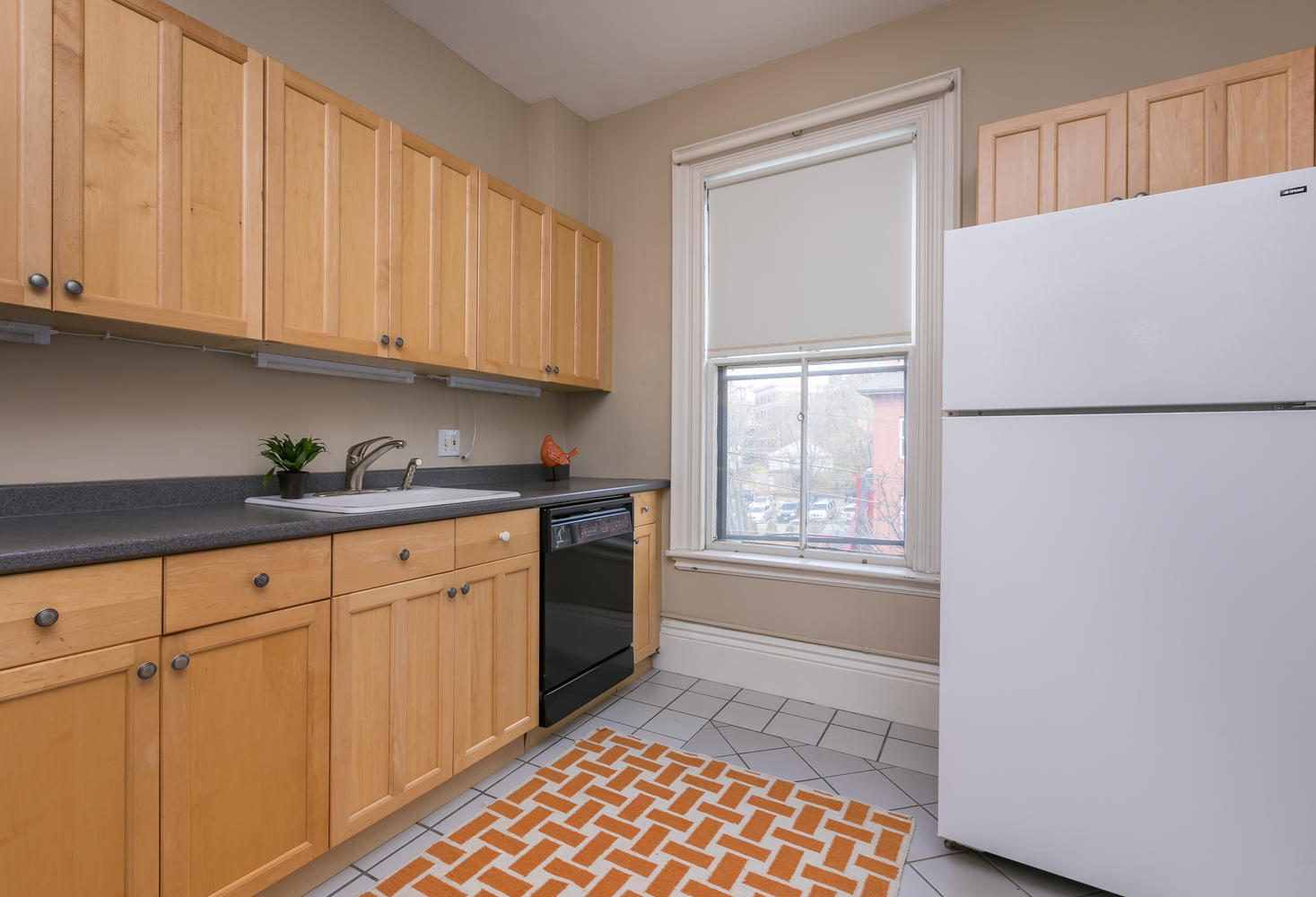27 Deering Street, 3