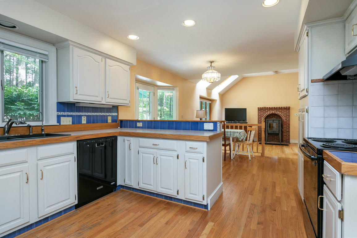 17 Schooner Road