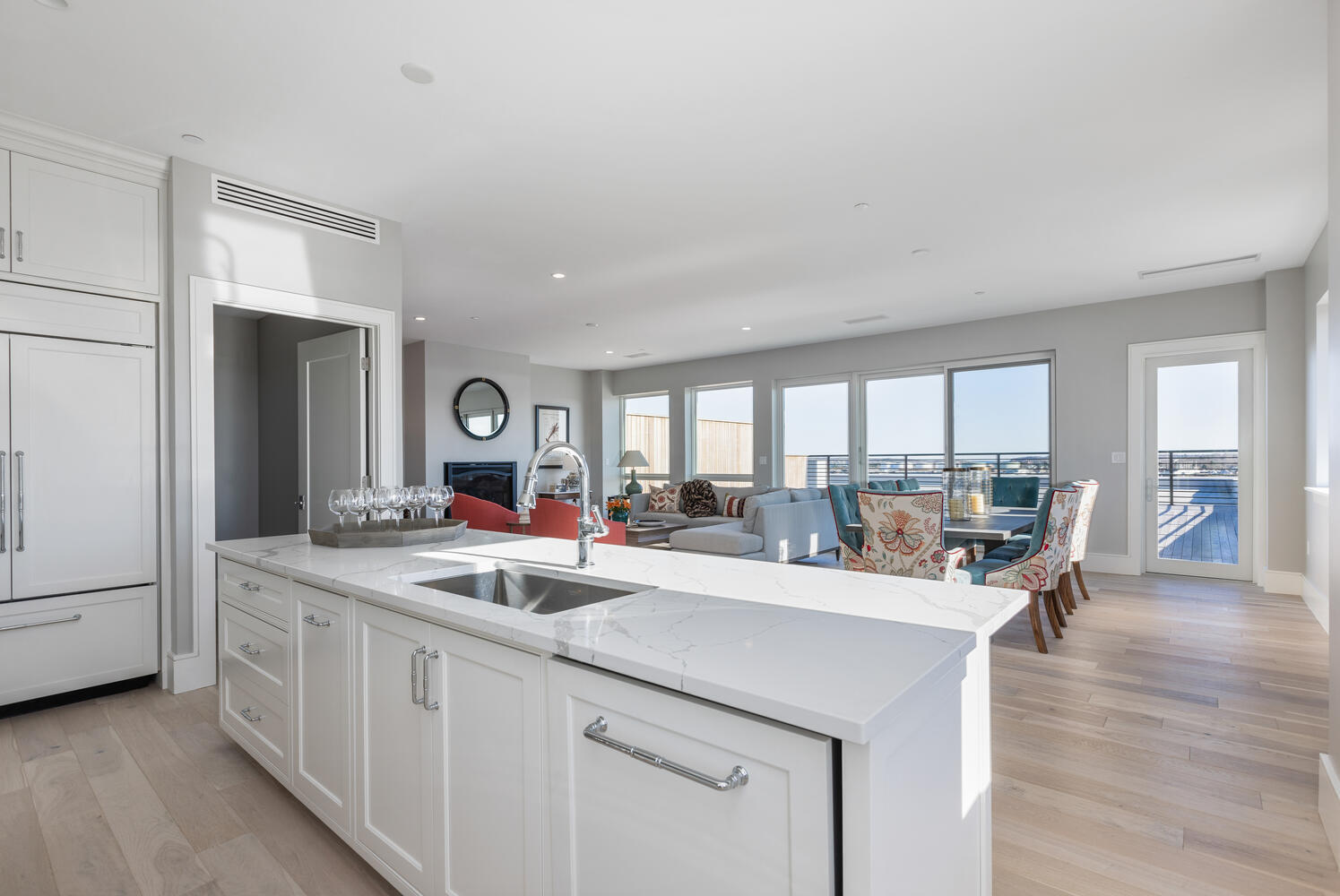 383 Commercial Street, 701