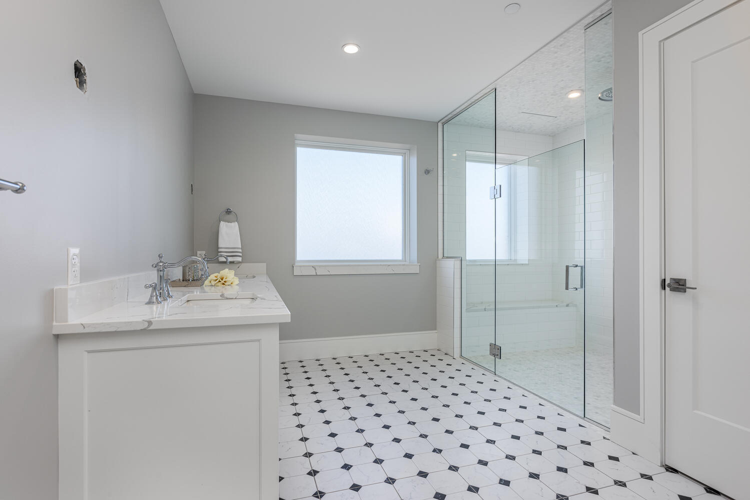 383 Commercial Street, 701