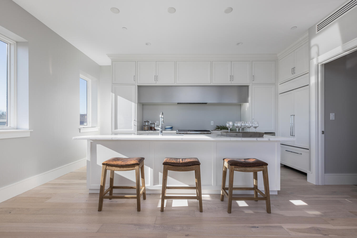 383 Commercial Street, 701