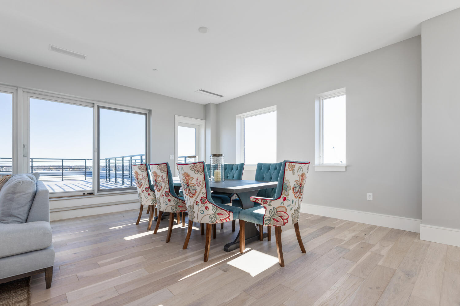 383 Commercial Street, 701