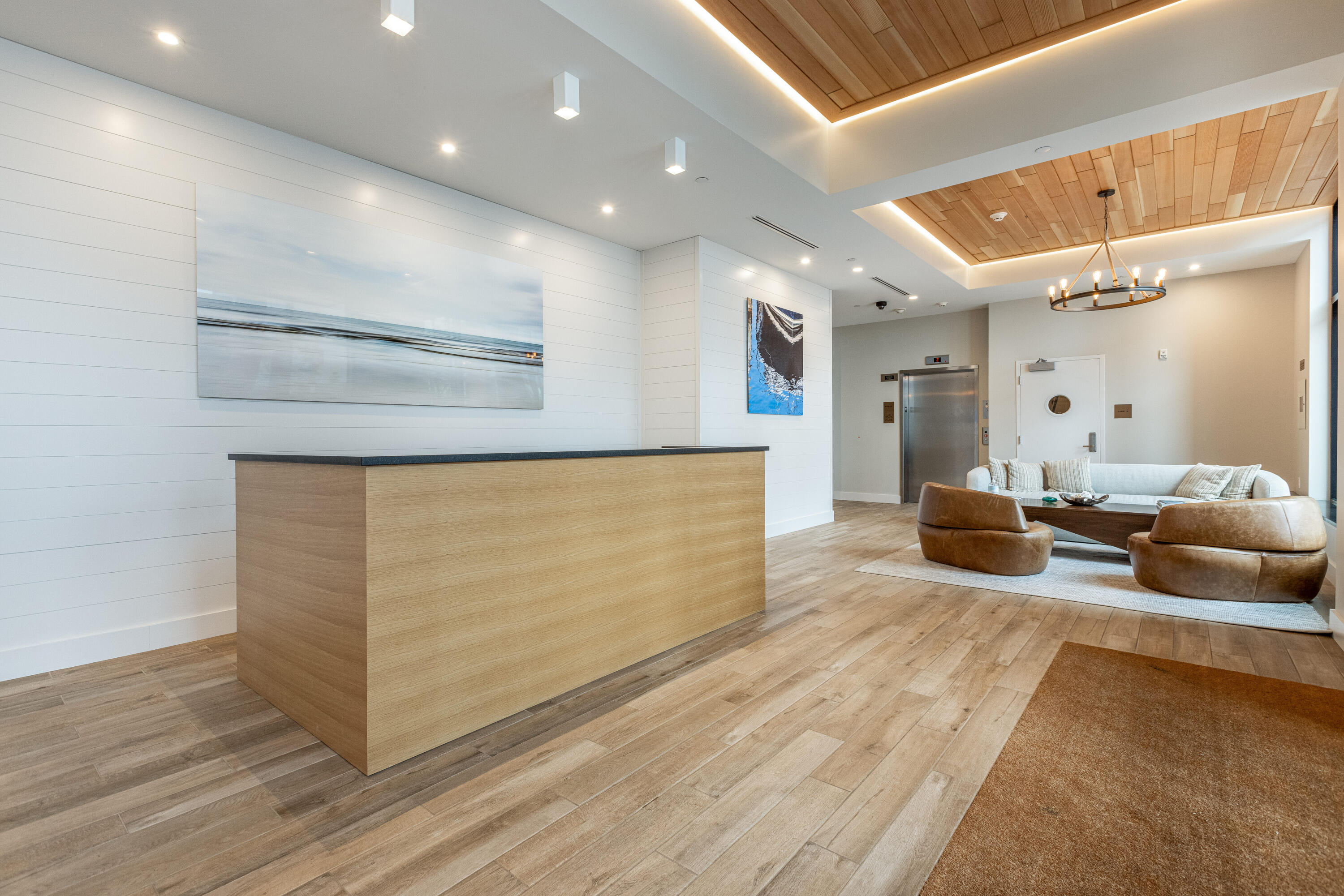 383 Commercial Street, 600