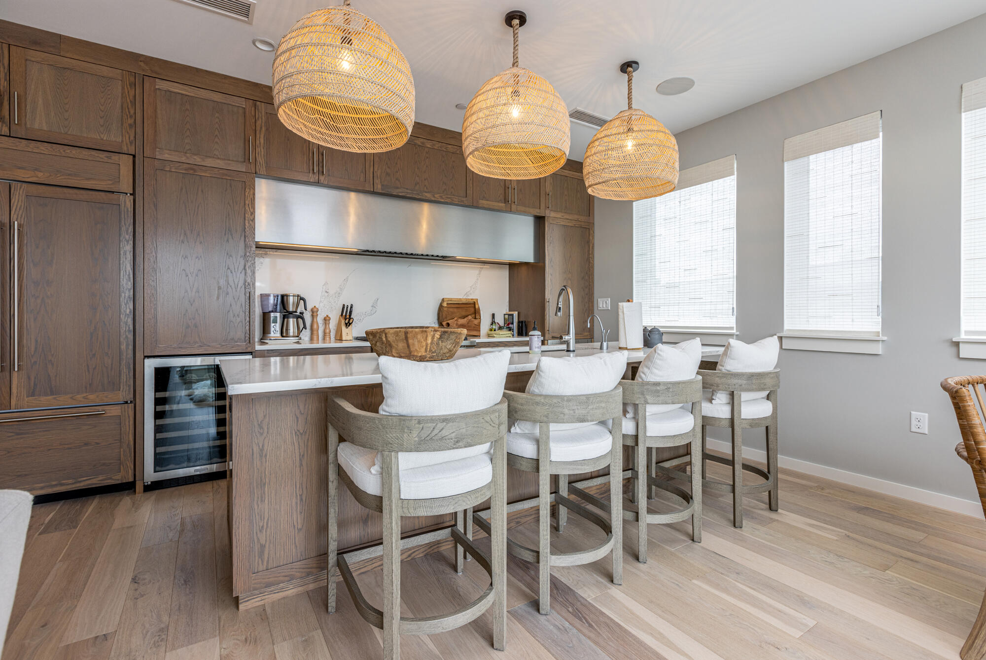 383 Commercial Street, 600