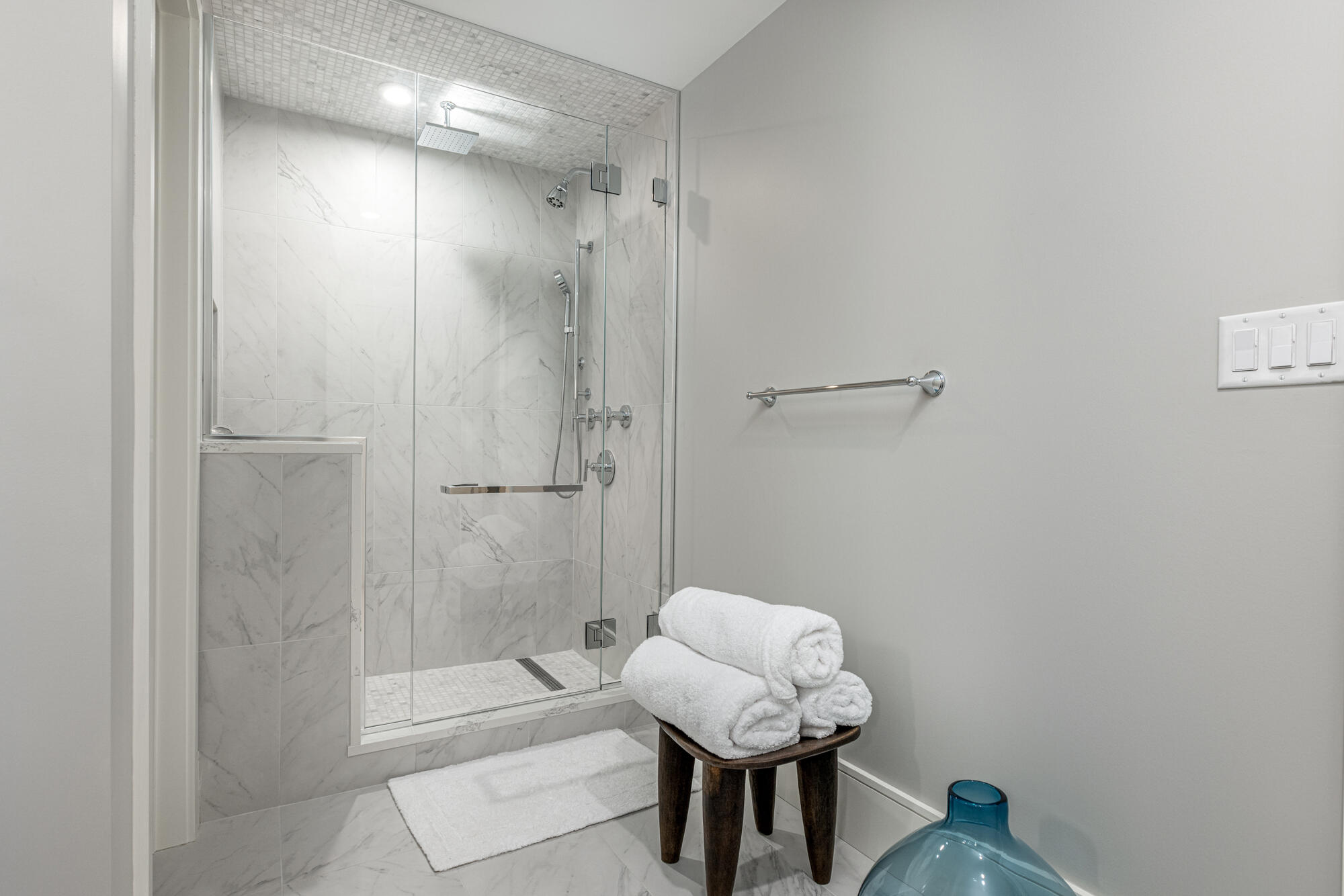 383 Commercial Street, 600