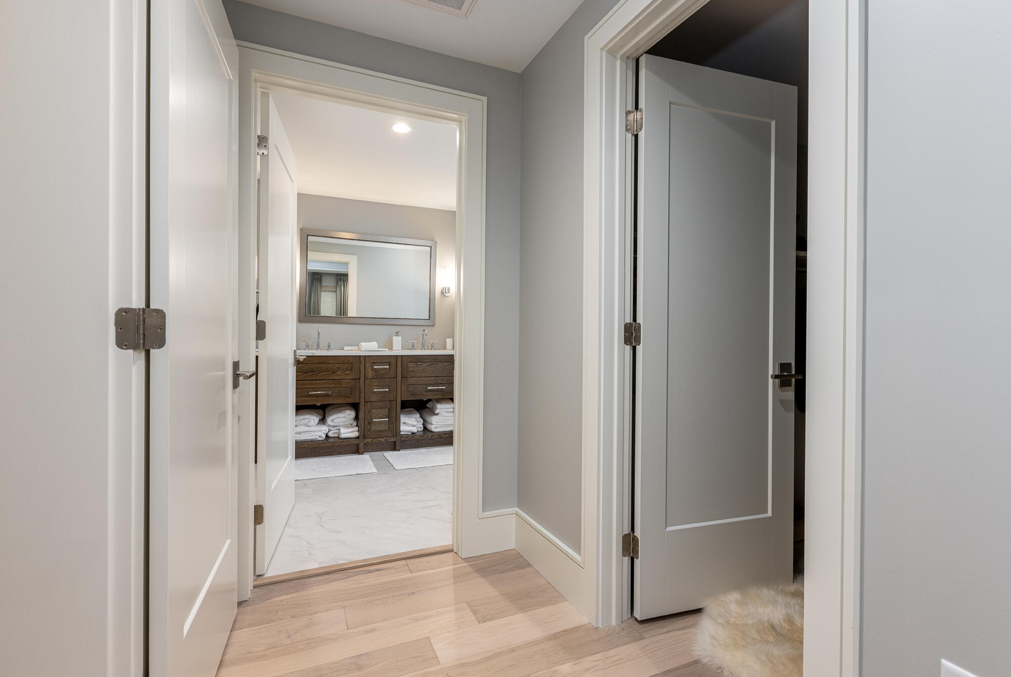 383 Commercial Street, 600