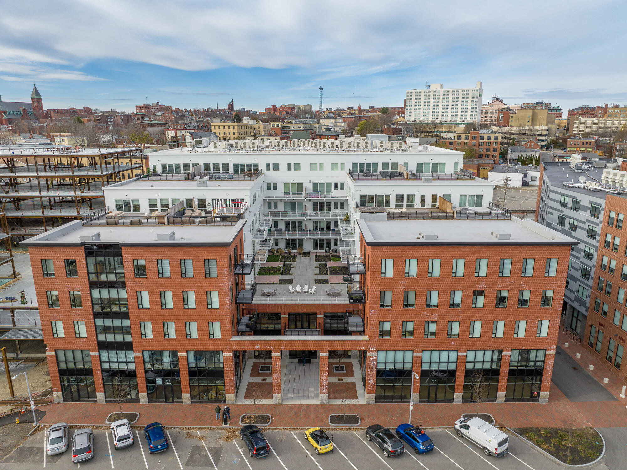 383 Commercial Street, 600