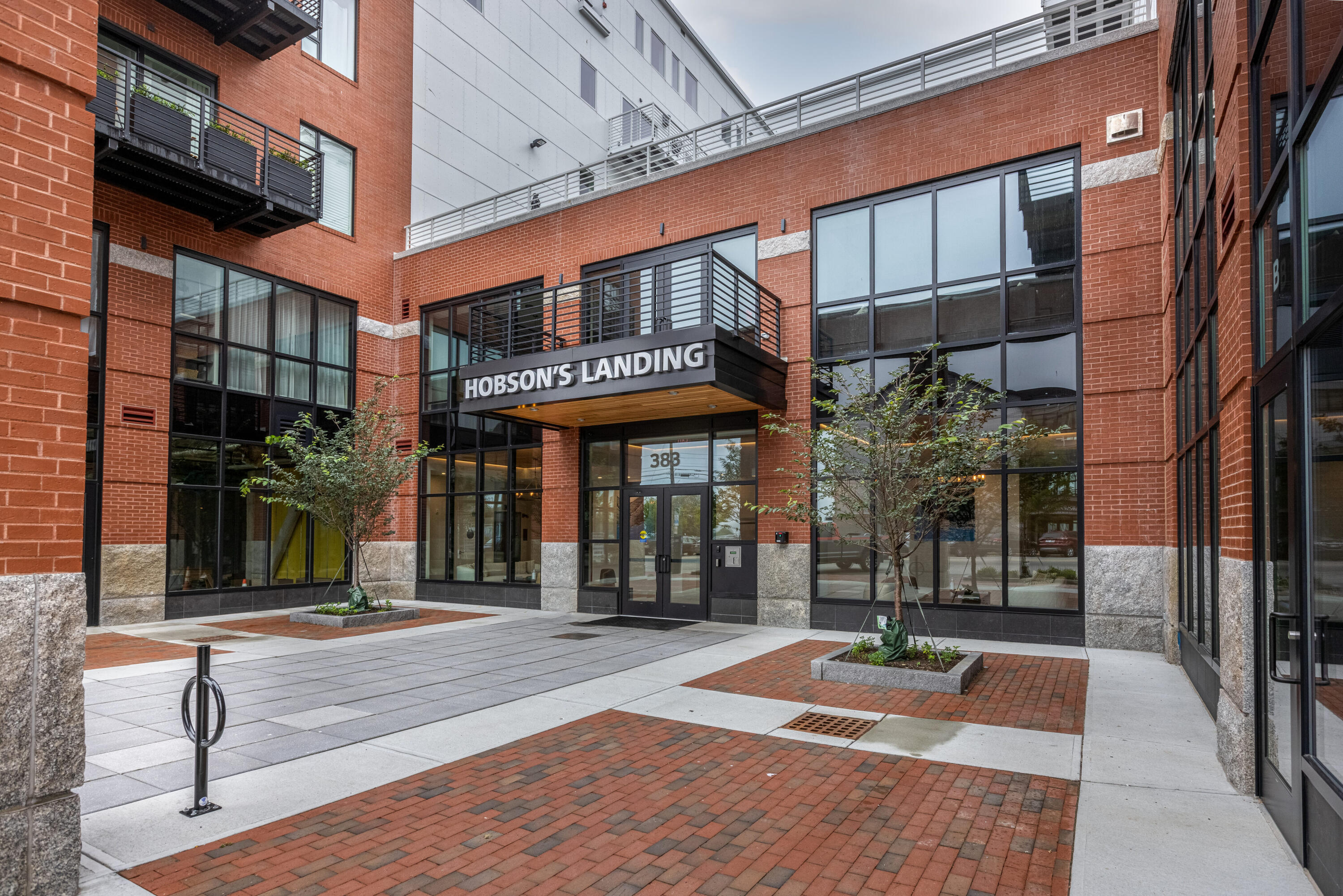 383 Commercial Street, 600