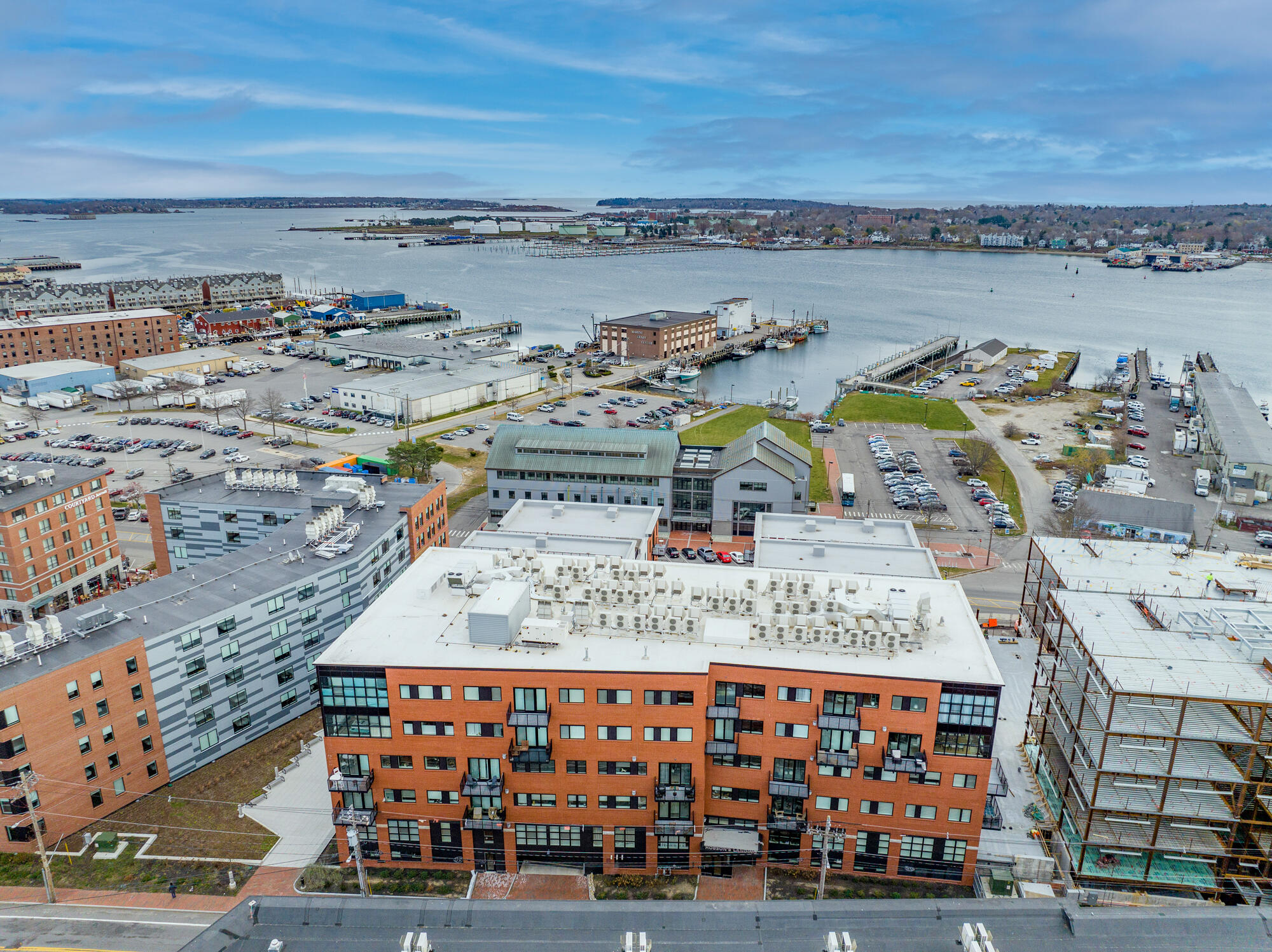 383 Commercial Street, 600