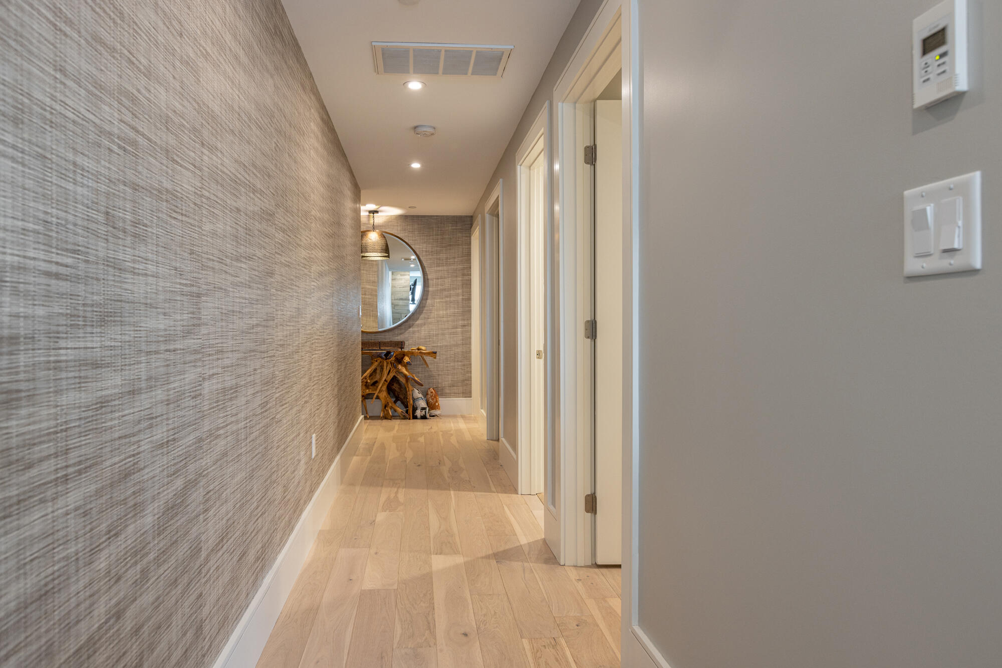 383 Commercial Street, 600