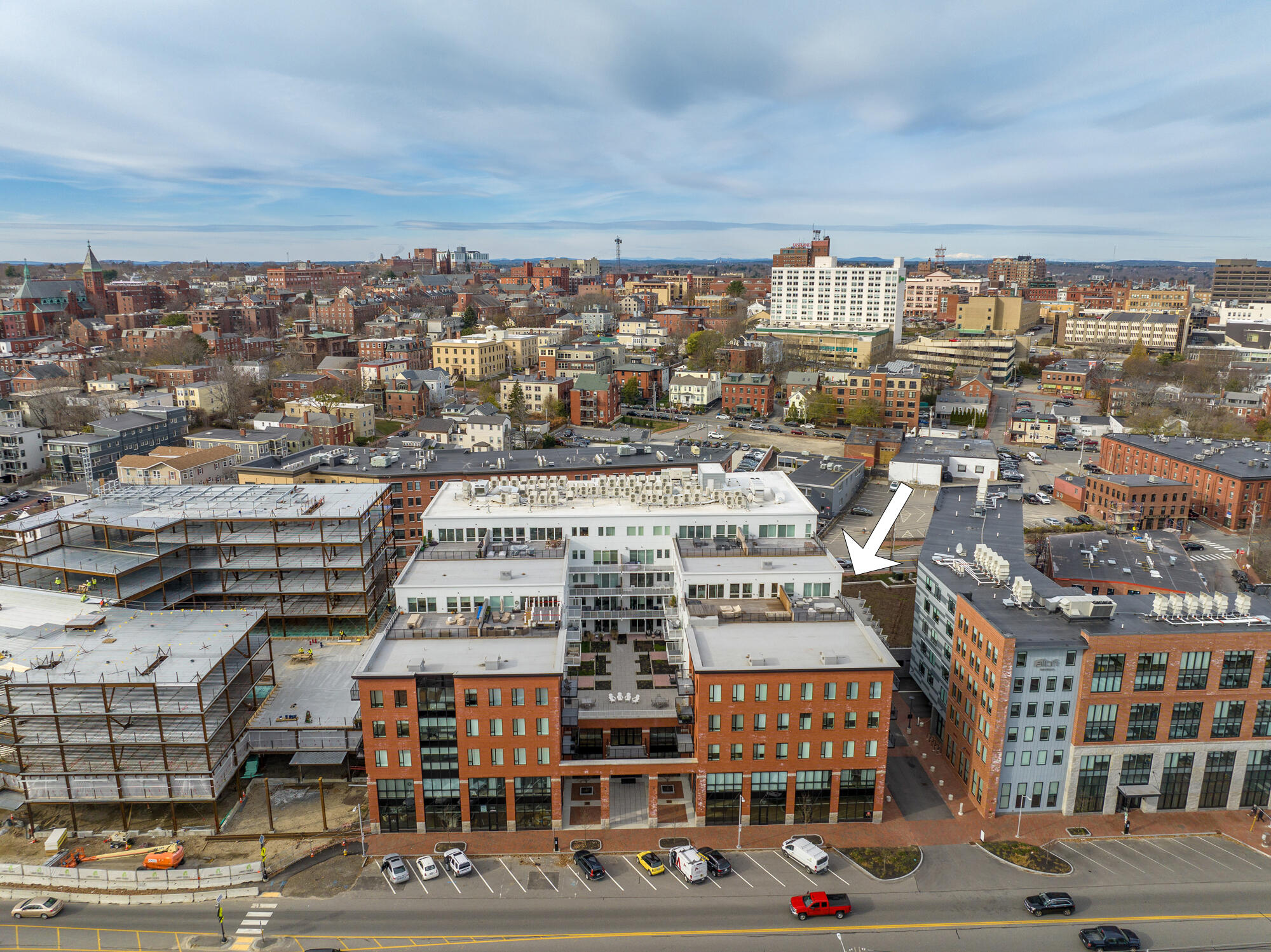 383 Commercial Street, 600