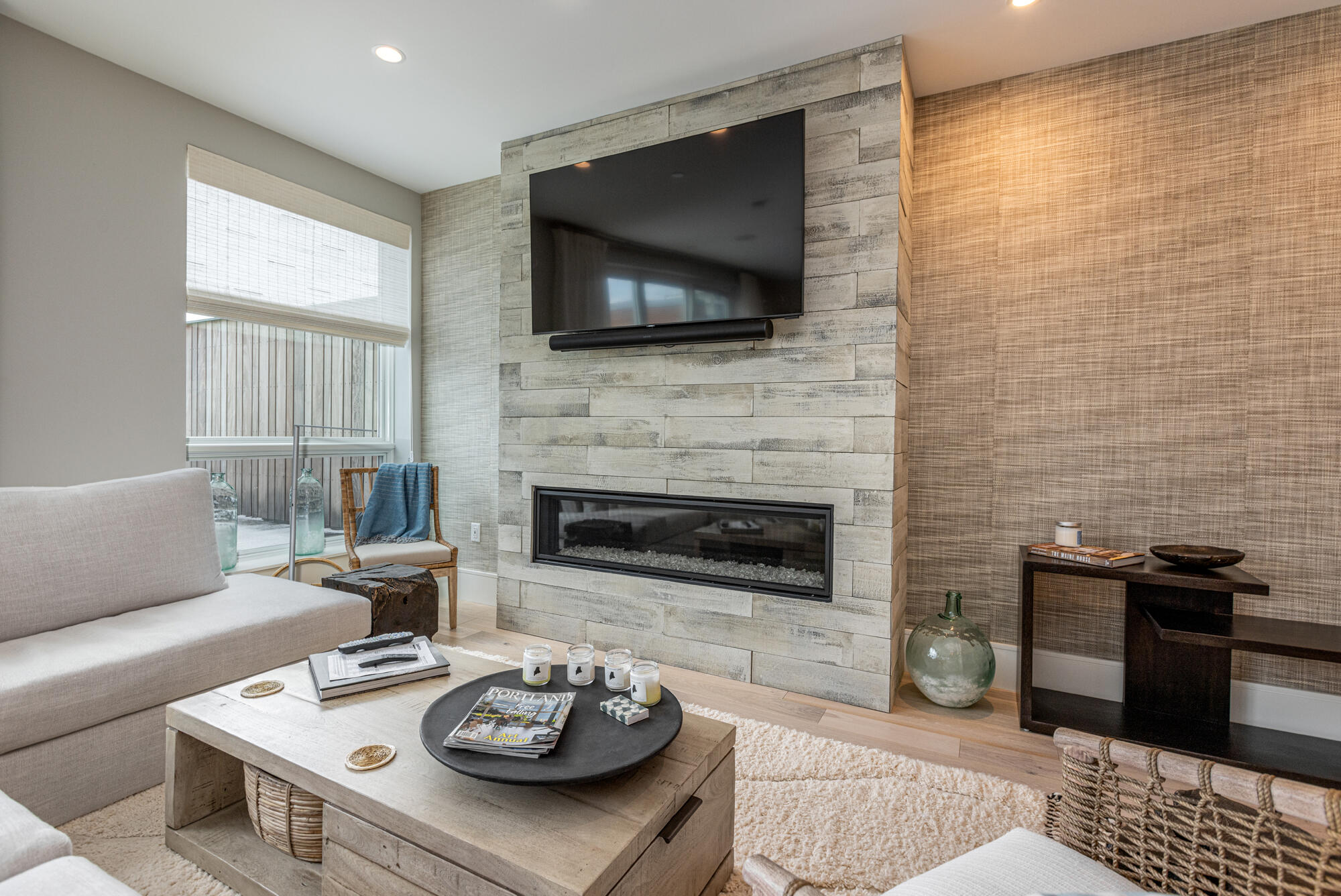 383 Commercial Street, 600