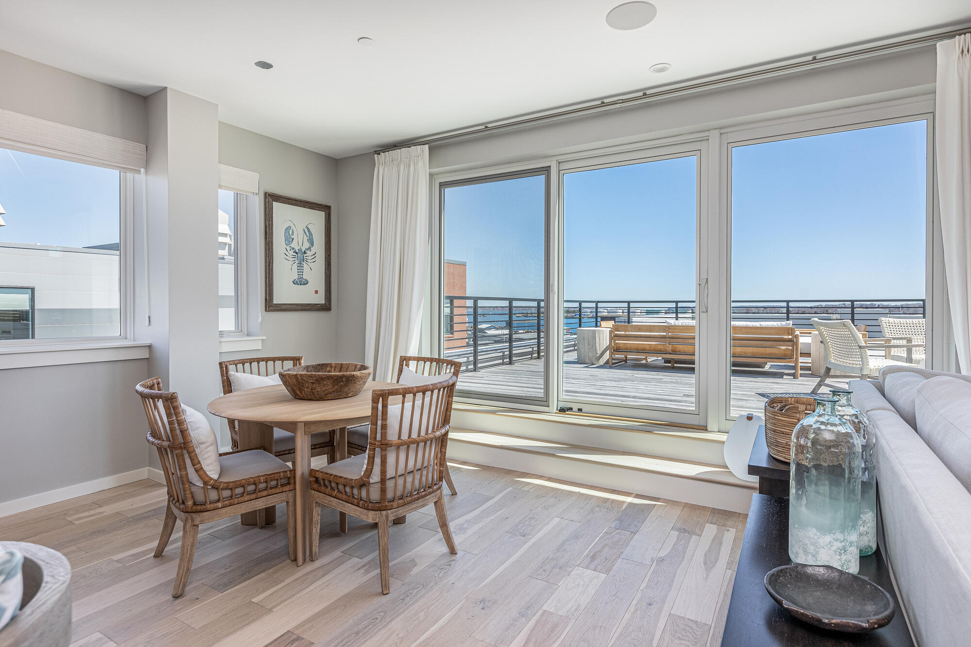 383 Commercial Street, 600