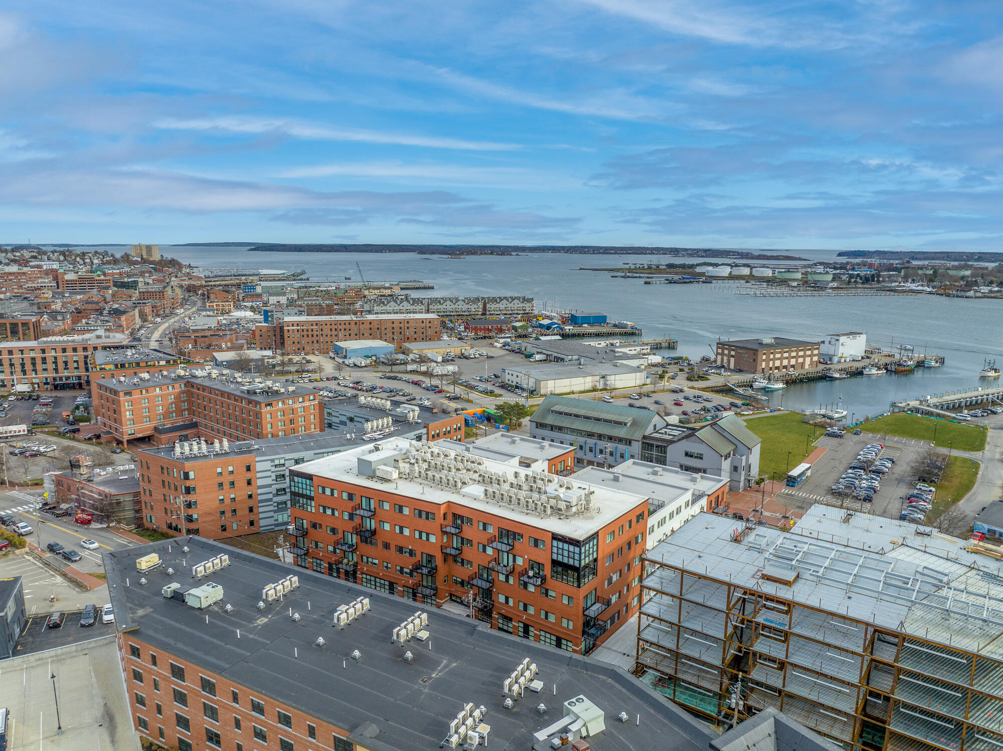 383 Commercial Street, 600