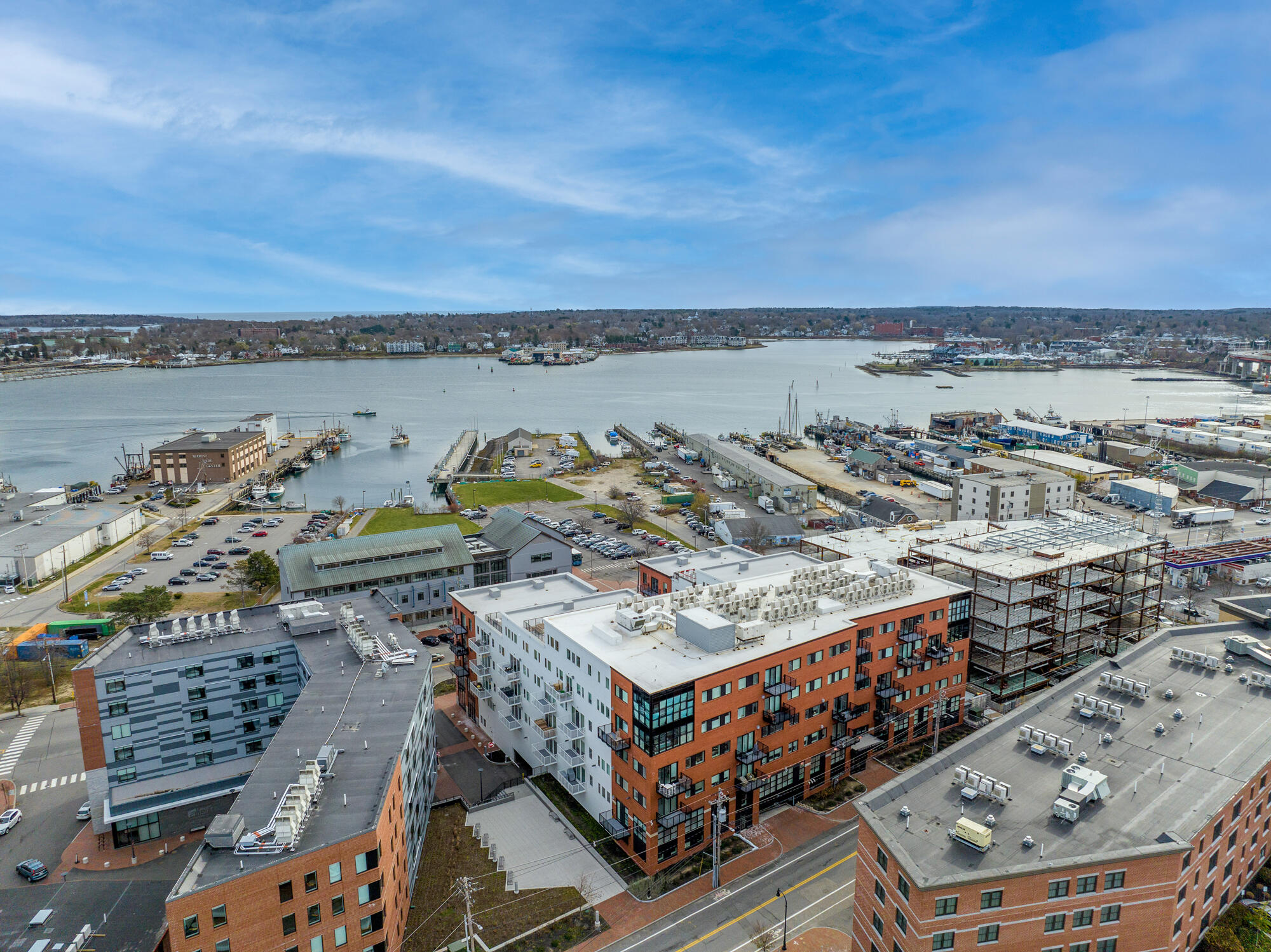 383 Commercial Street, 600