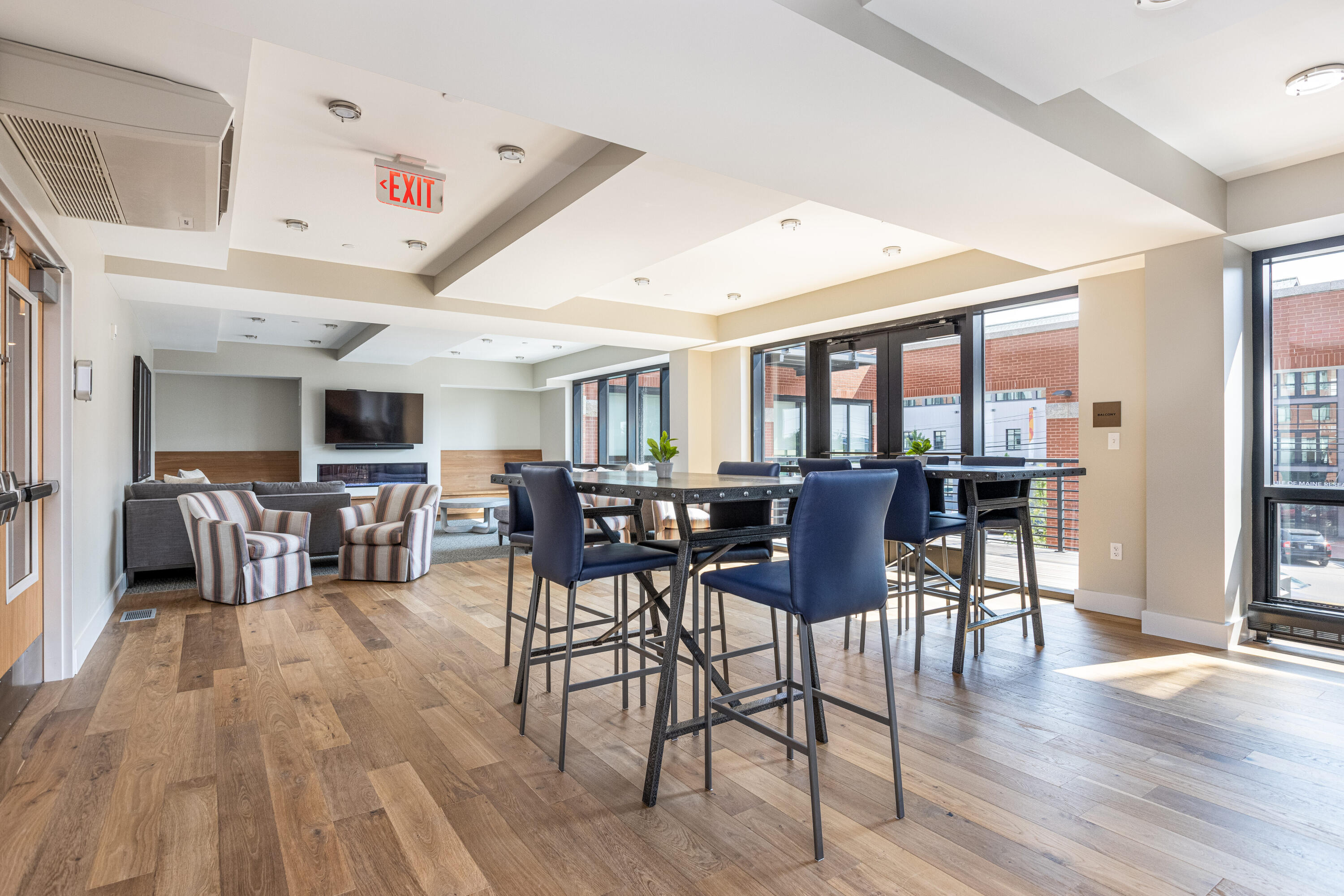 383 Commercial Street, 600