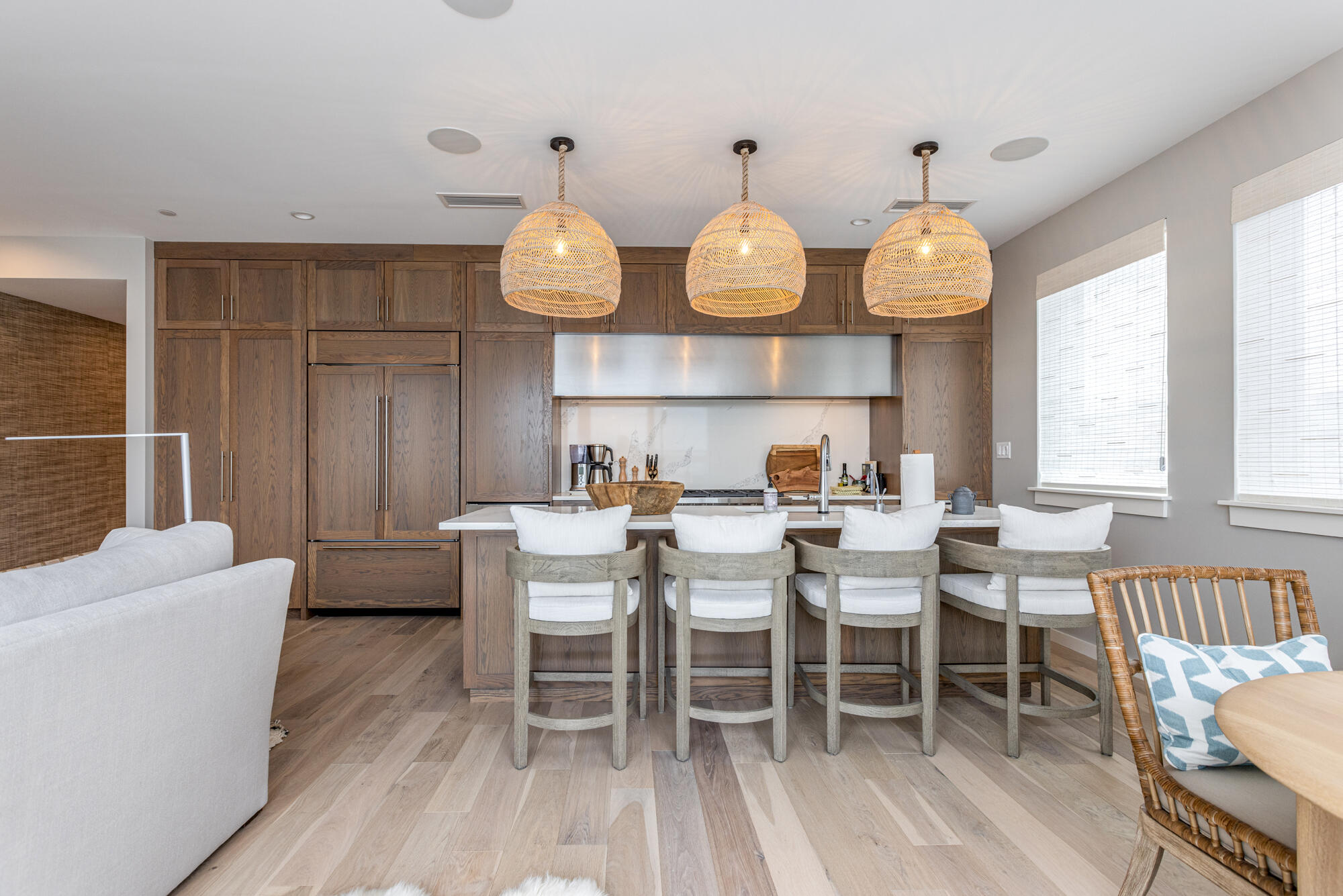 383 Commercial Street, 600