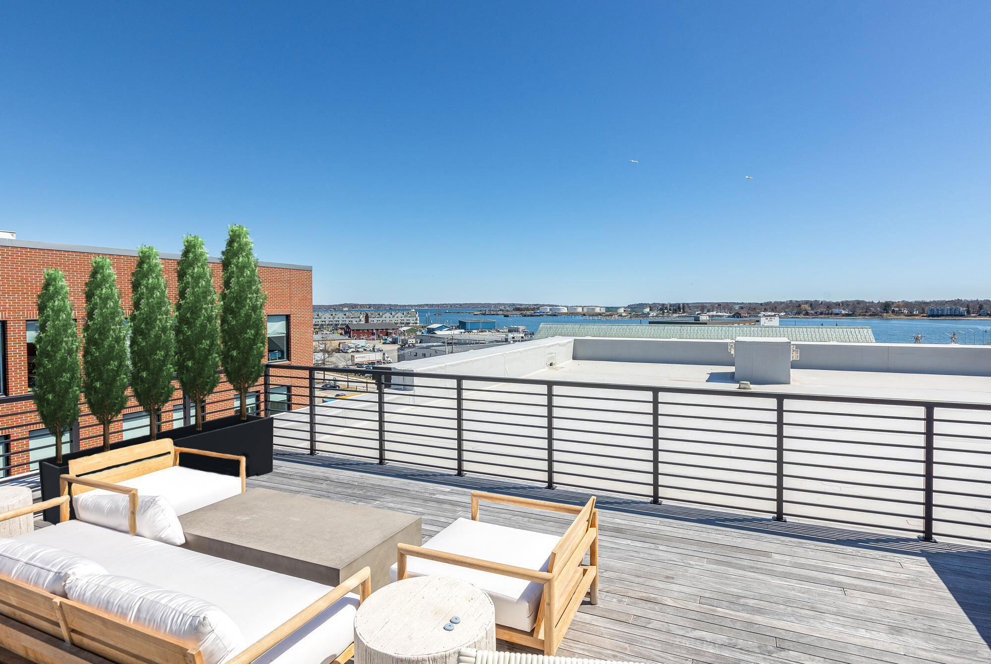 383 Commercial Street, 600