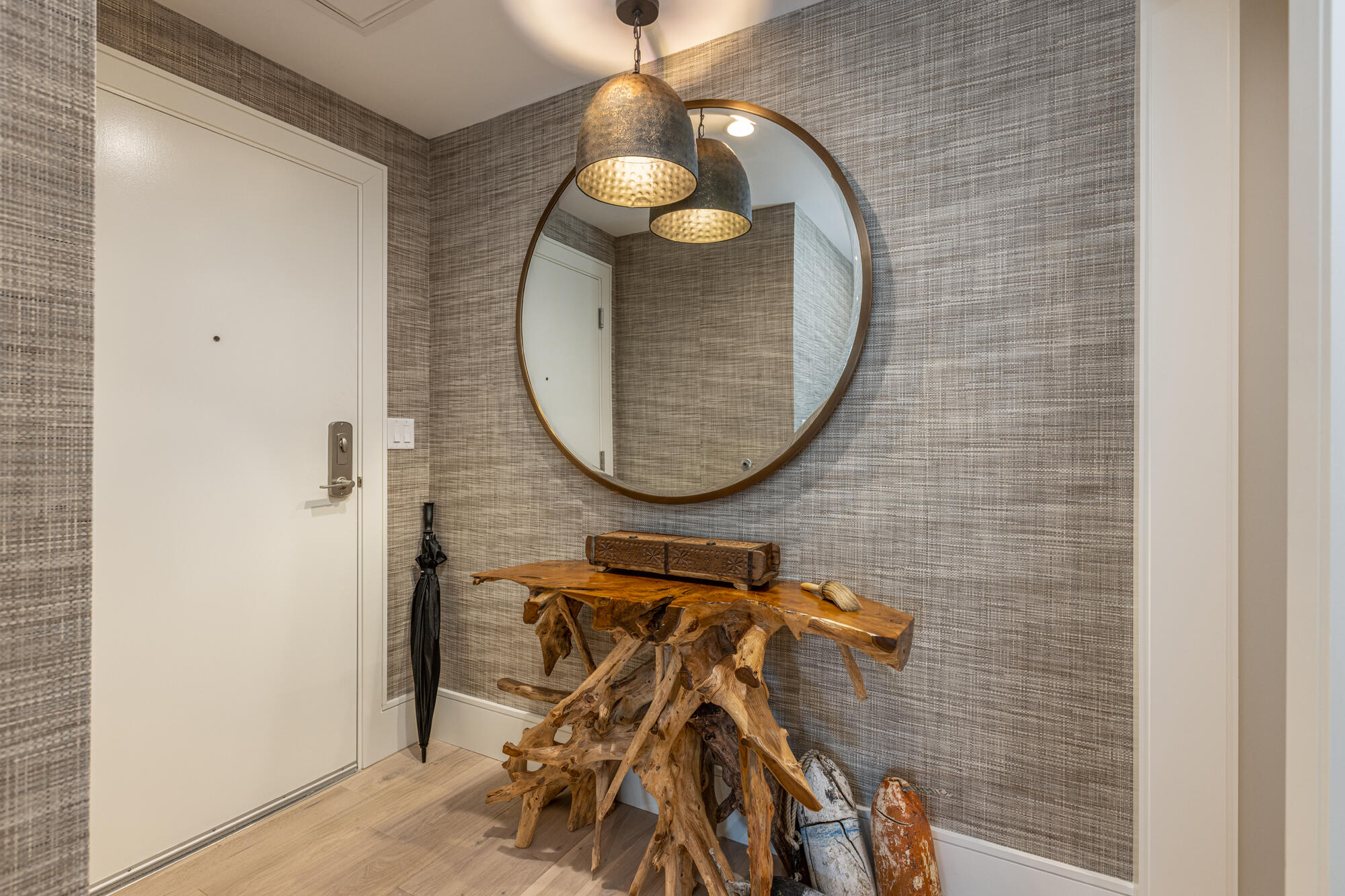 383 Commercial Street, 600