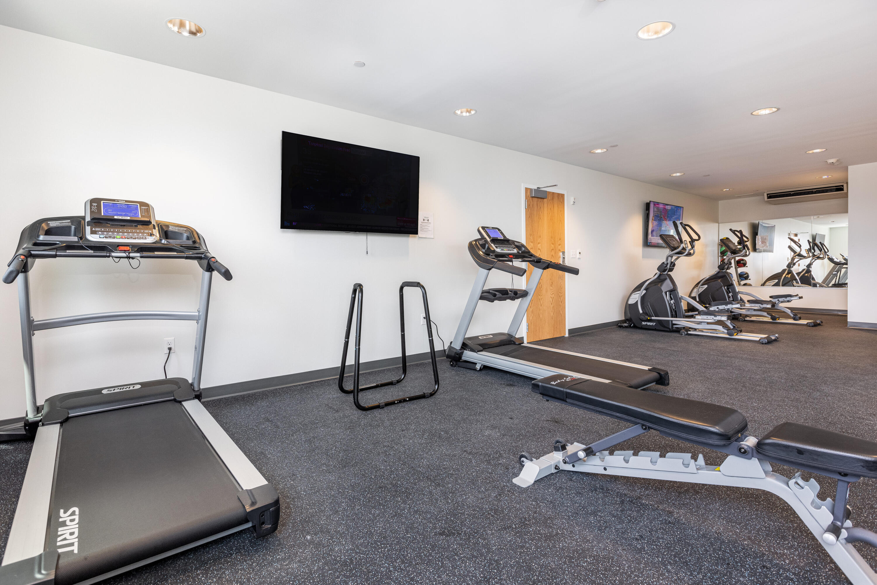 383 Commercial Street, 600