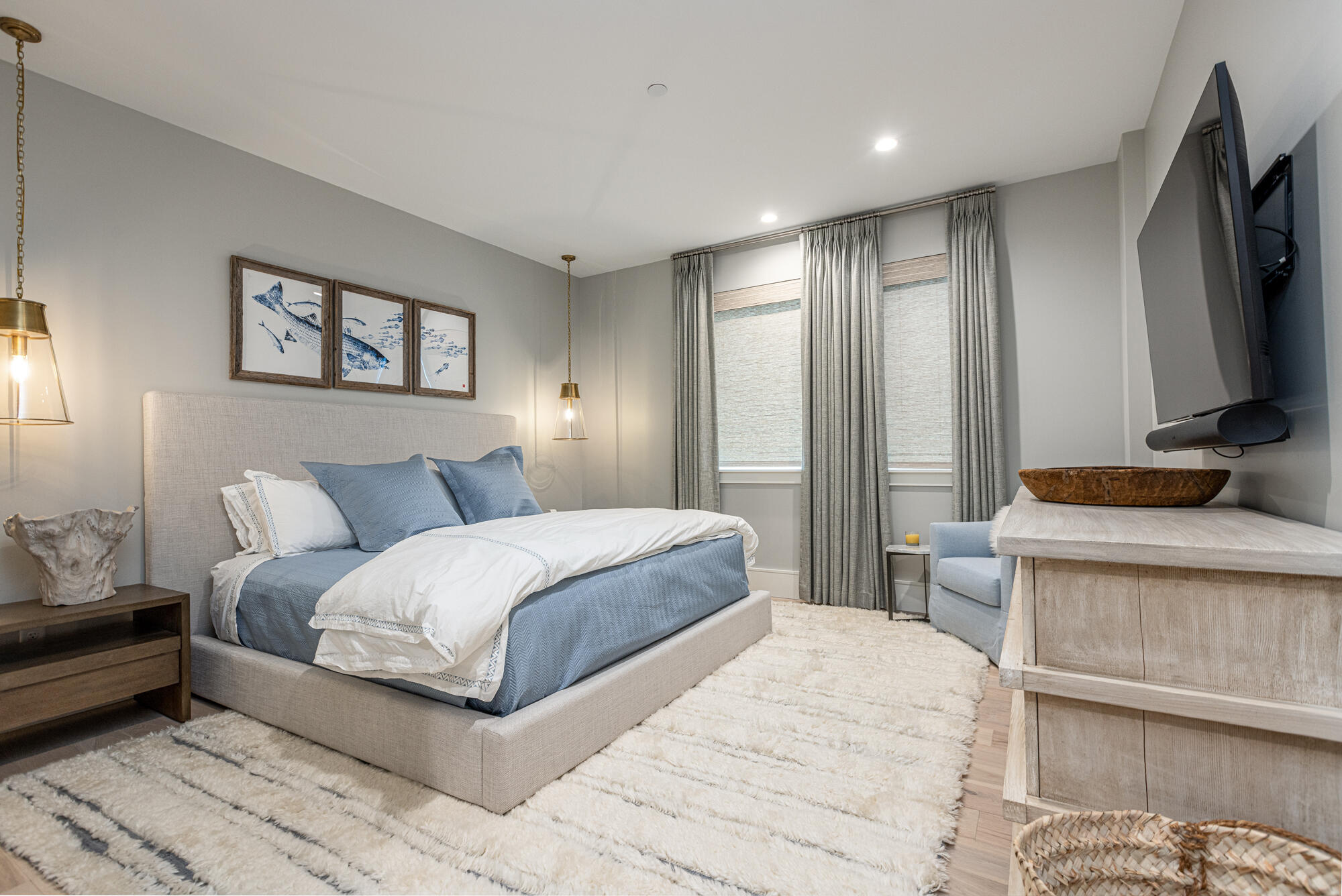 383 Commercial Street, 600