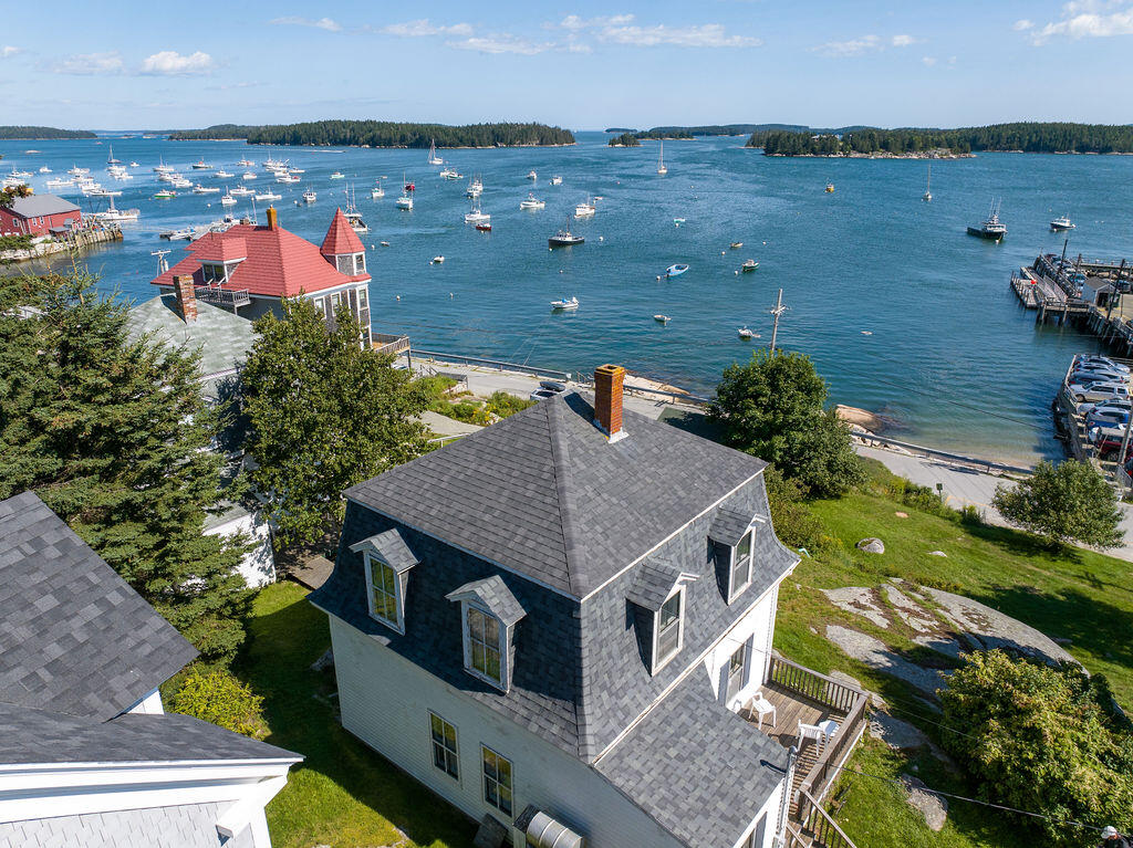 24 Seabreeze Avenue