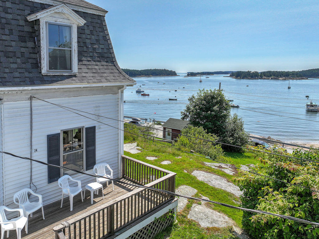 24 Seabreeze Avenue