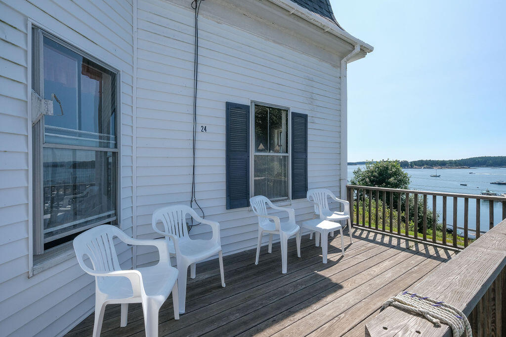 24 Seabreeze Avenue