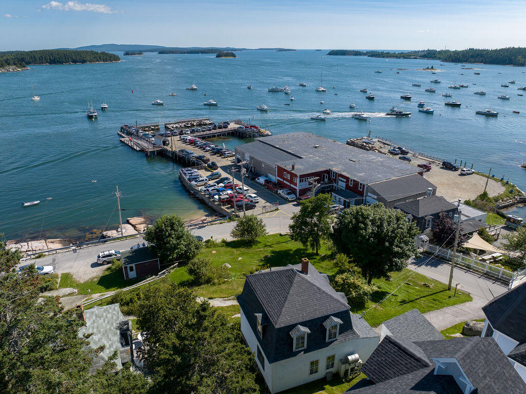 24 Seabreeze Avenue