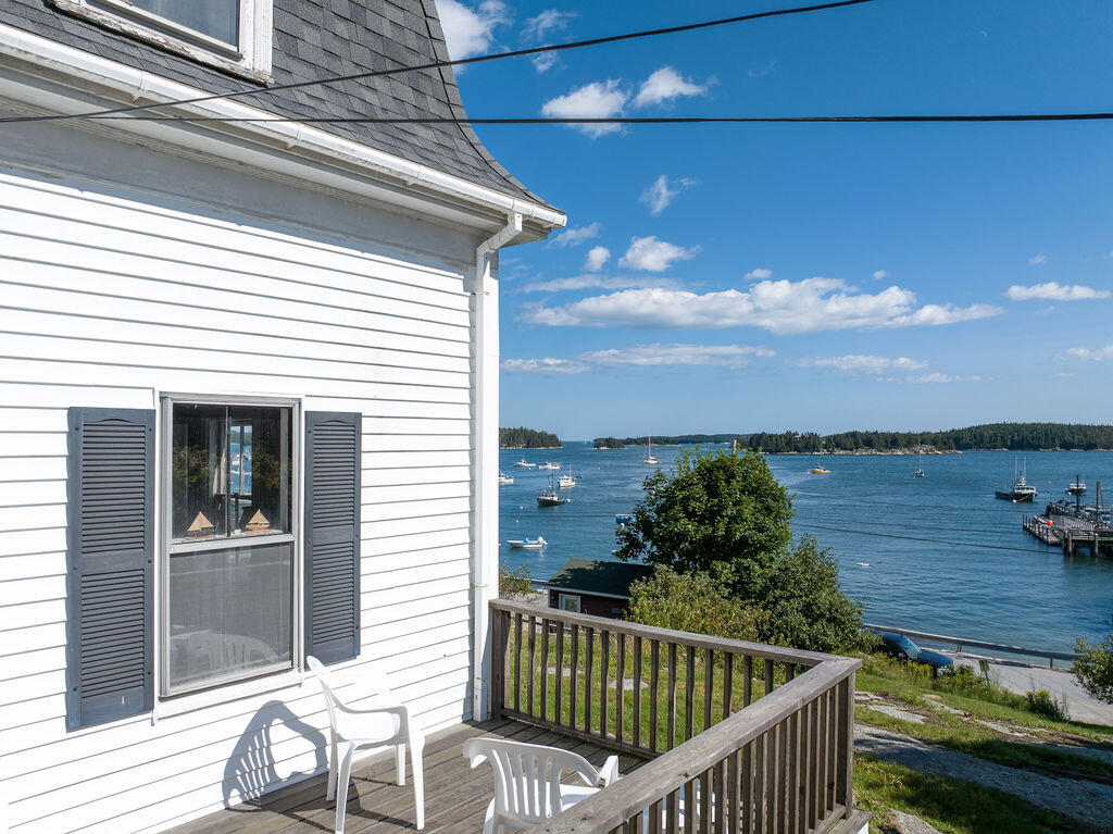 24 Seabreeze Avenue