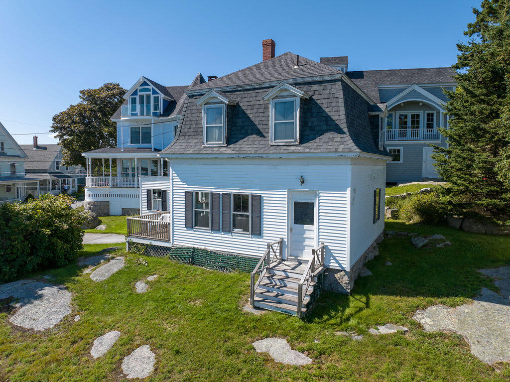 24 Seabreeze Avenue