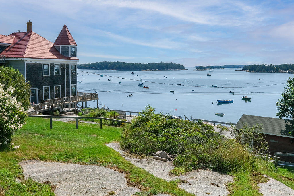 24 Seabreeze Avenue