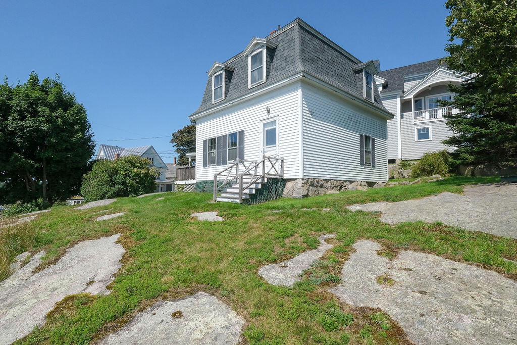 24 Seabreeze Avenue