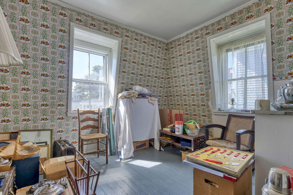 24 Seabreeze Avenue
