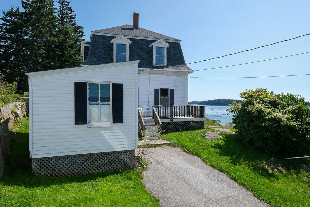 24 Seabreeze Avenue