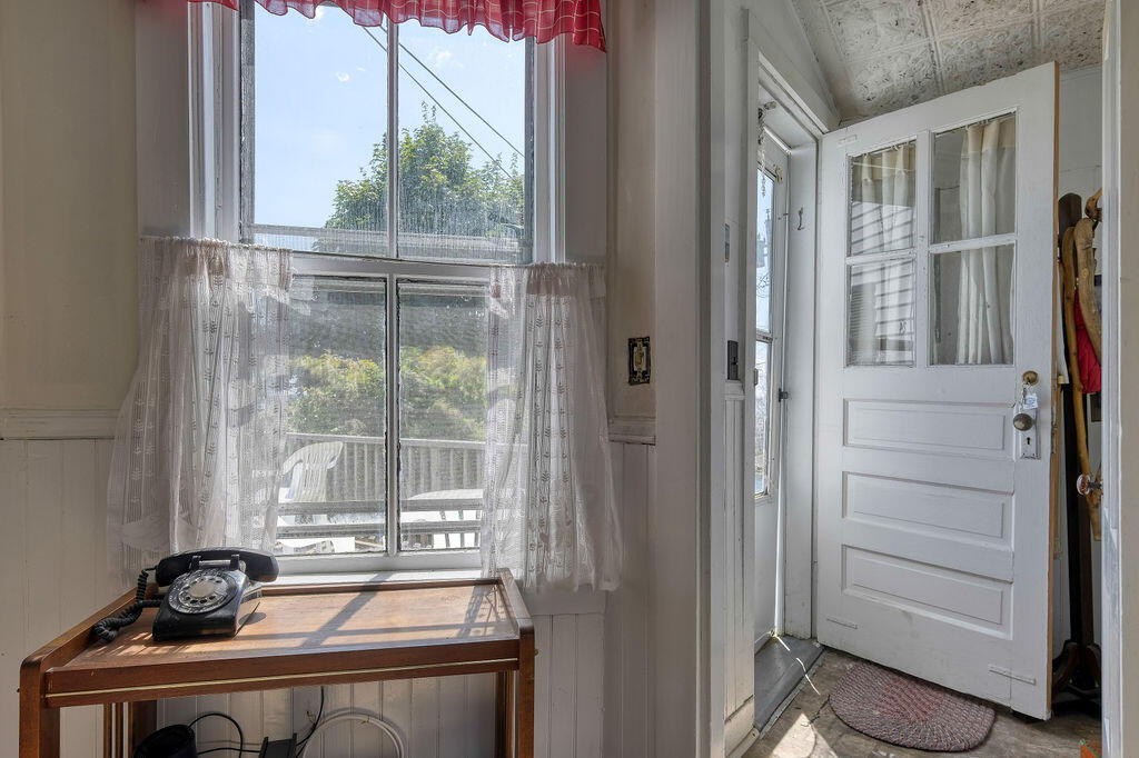 24 Seabreeze Avenue