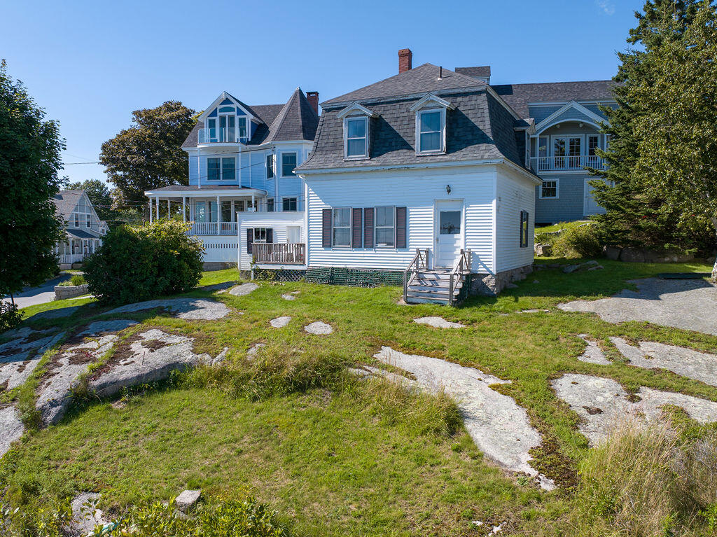 24 Seabreeze Avenue
