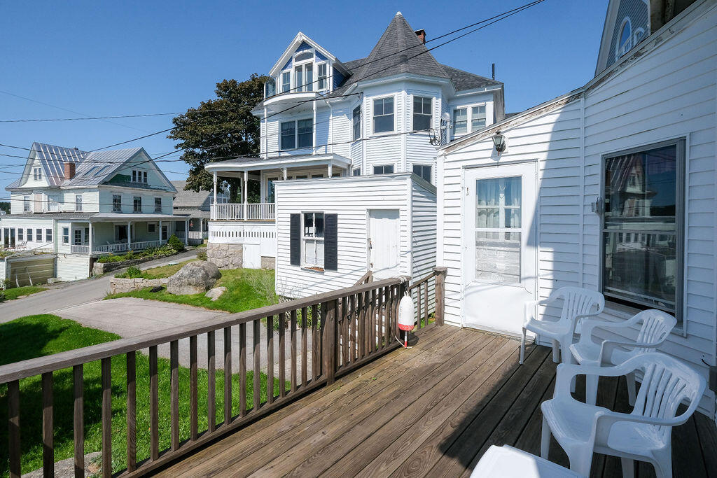 24 Seabreeze Avenue